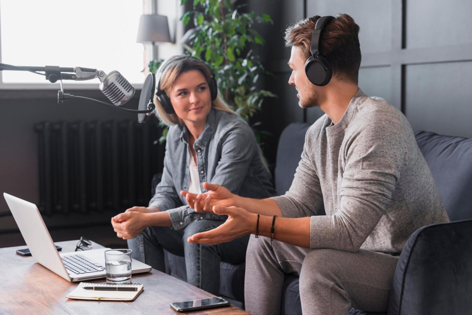 silarenthivoxa Team bei der Arbeit - Professionelle Finanzberatung